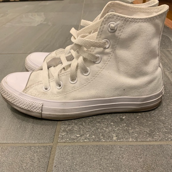 White Converse Size 6 - Picture 3 of 6